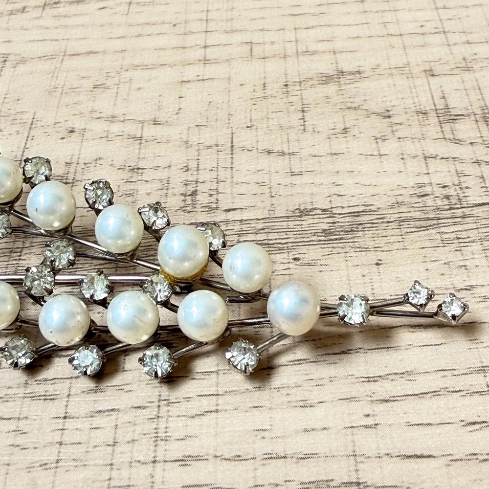 Vintage Classic Silver Tone Faux Pearl Thistle Sprig Leaf Foliage Nature Brooch